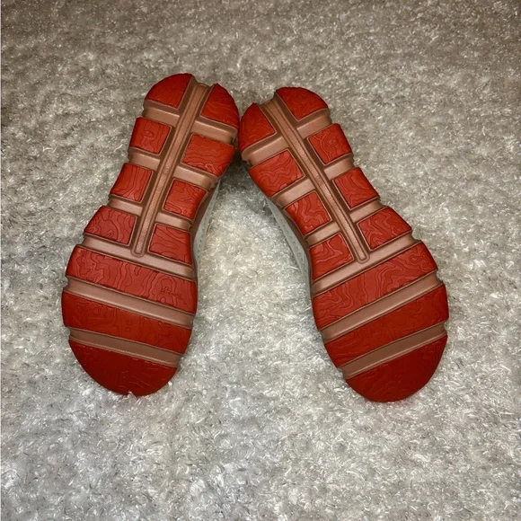 On CloudAway Running Shoe - Picture 7 of 10